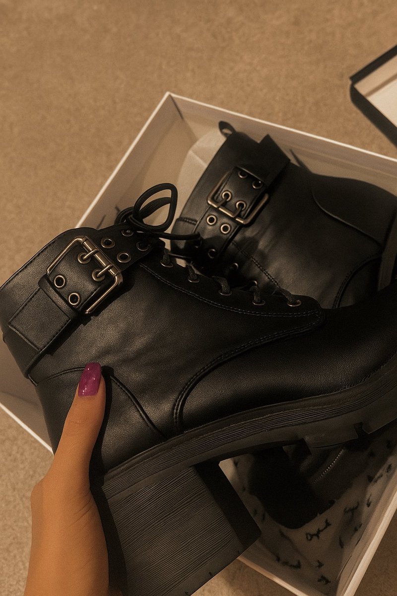 Adivina quién necesita reembolsos💋 si, yooo 
#goddes #diosa #suggarbaby #usa #USA #botas #lamebotas #videollamadas