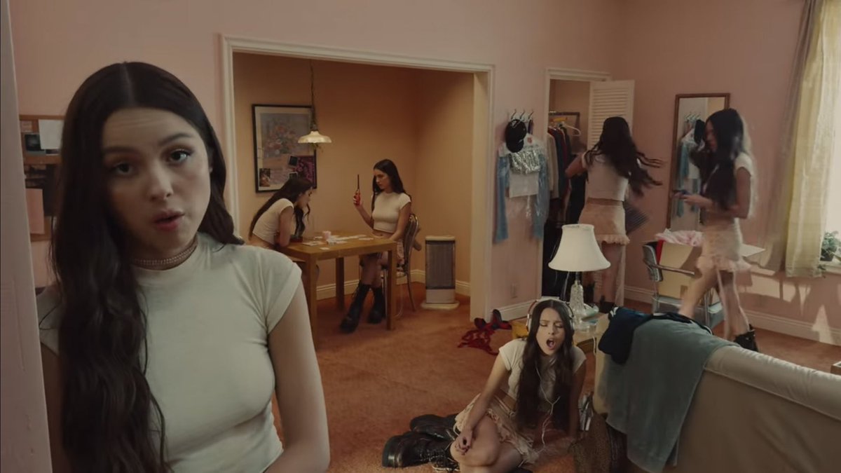 PopBase's tweet image. 2 years ago today, Olivia Rodrigo released ‘get him back!’