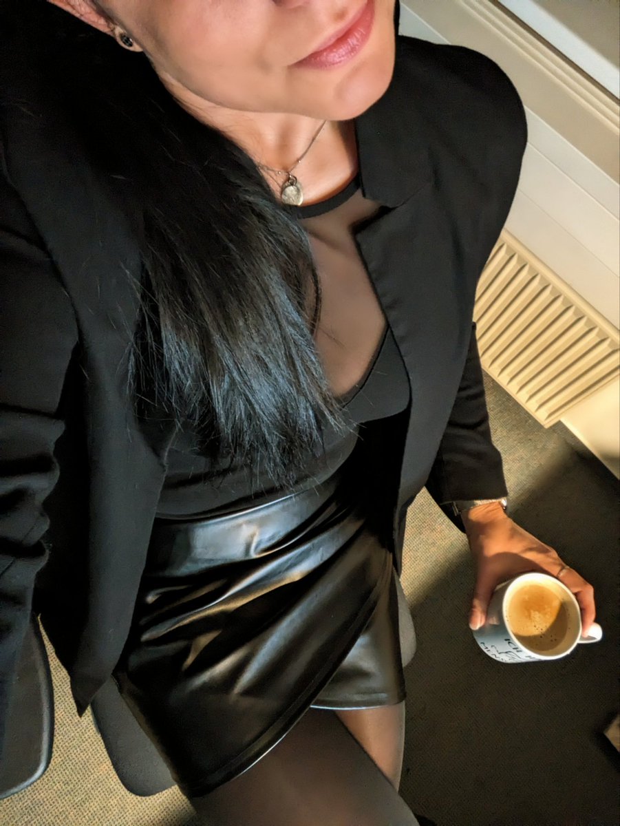 LadyKatiDom's tweet image. Einen wunderschönen guten Morgen mein kleines Nutzvieh ☕ 

Zeit für deine erste Kaffeesendung 💸

#findom #blackmail #Blackmailing #bm #cashdom #cashgo #cashslaves #cockcage #feet  #findomaddict #findomcash #findomdom #findomgoddess #findomgodess #finsub #geldherrin #geldsklave…