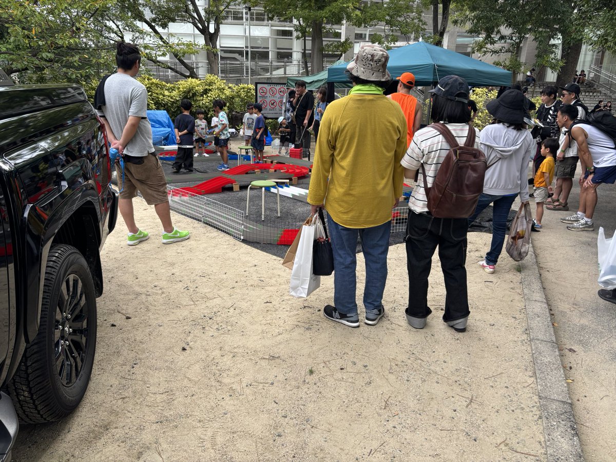 ZrT6BEXASsSJFSq's tweet photo. 暑い中2日間に渡り開催いたしましたI.G.J running partyにご参加ありがとうございました🏎️💨
レースは勿論レース後の無料ミニ四駆体験、フリー走行はめちゃくちゃ盛り上がりましたね✨
時間を忘れて遊ぶ親子を見てるとホッコリします☺️
#ITAMIGREENJAM25
#IGJrunningparty
#ITAMICITY https://t.co/unJcALA18t