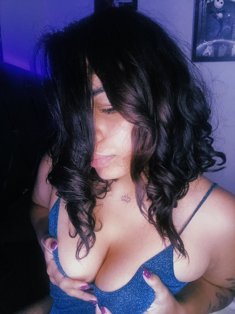 Sé que quieres tenerme, pero barata no te salgo 💋 

#latina #diosalatina #goddes #findom #nsfwtwtًً #videocall #suggarbaby #chicadark #darkgirl #USA #Mexico #tuama #fypviraltwitter