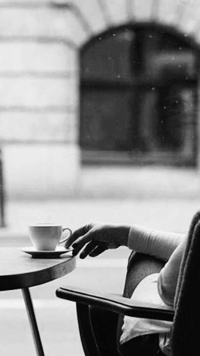 E si deve cominciare 
da noi stessi, 
ogni giorno,
da capo...

     E. Hillesum ✍️🏻