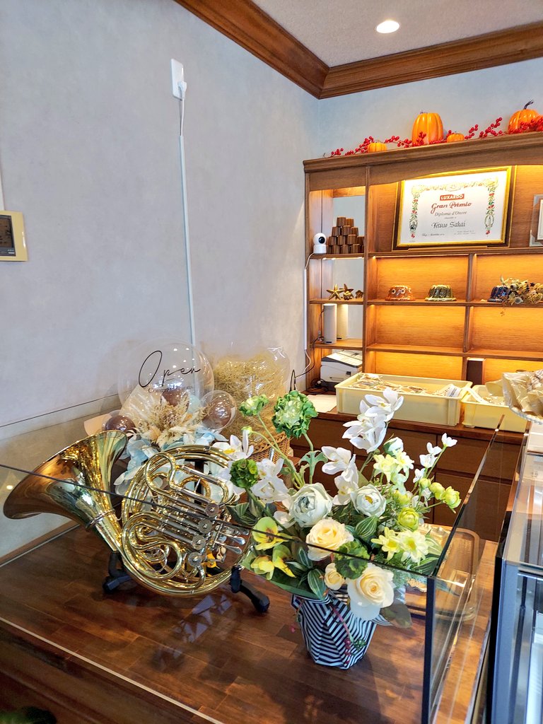 【菓子屋ホルン📯】
今年岩手県にオープンしたお菓子屋さん📯
店内にはなんとホルンが！

ホルンの焼き印クッキーなども販売しておりホルン吹きにはたまらないお店です📯📯

maps.app.goo.gl/DjSNLmvqg38BBz…