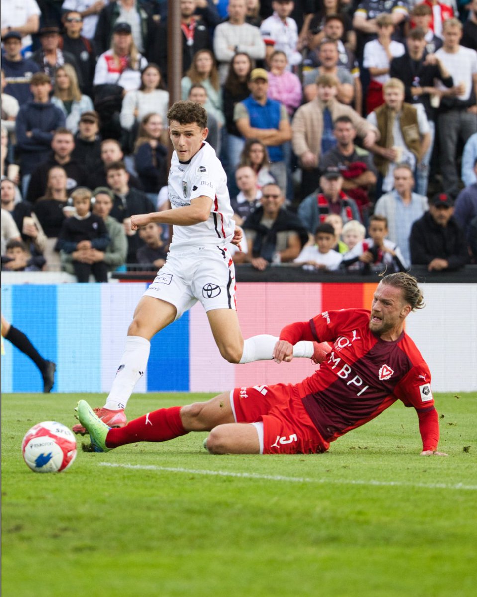 ⚽7️⃣ Another round in the dieci Challenge League, another win by <a href="/FCAARAU/">FC Aarau</a>. Who is going to stop them this season 🤔?

#dcl #diecichallengeleague #sfl #swissfootballleague #foot #football #fussball