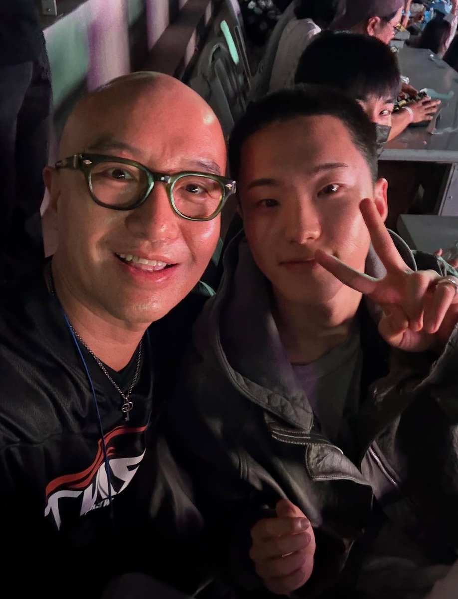 아웃겨 나는이것도권전으로봄