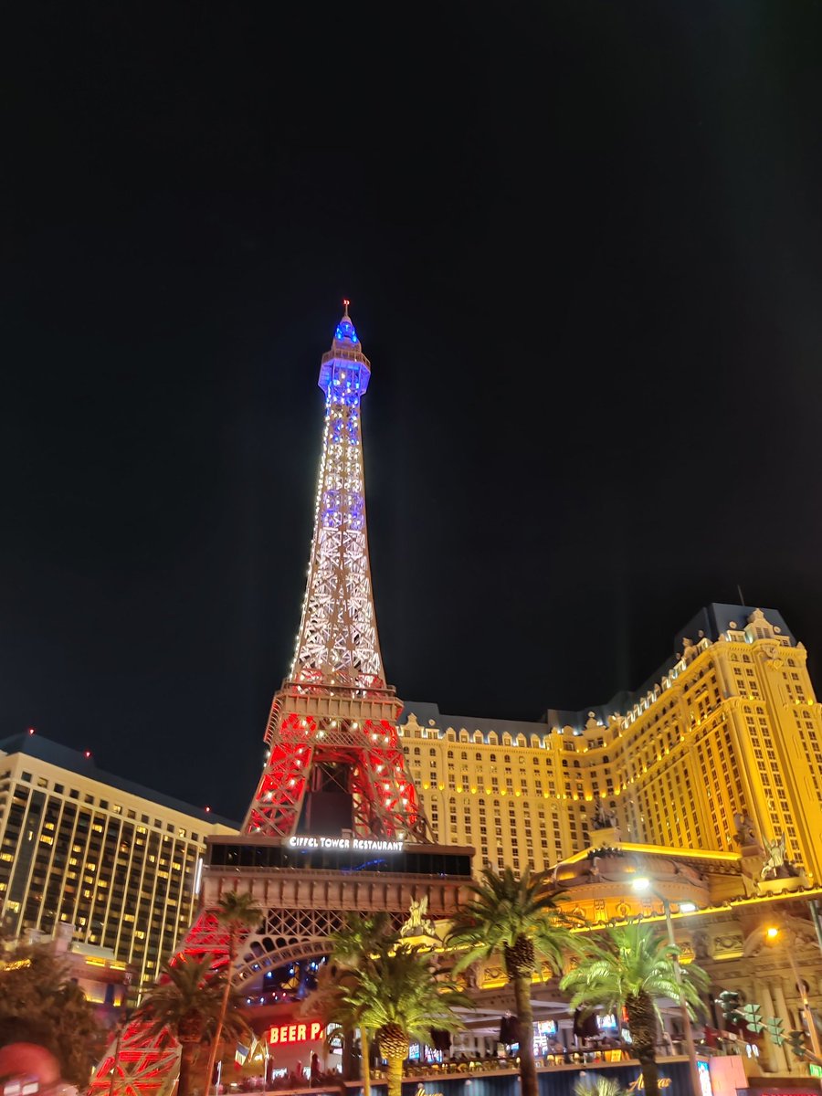 mrsncartlidge's tweet image. A whole week off running, lots of yoga and my ankle is much better but still not quite right, so I think my decision to withdraw from Yorkshire marathon is the right one.
No running, but LOTS of walking this weekend. I'm in Las Vegas, baby!! 🎲🎰 @RunComPod