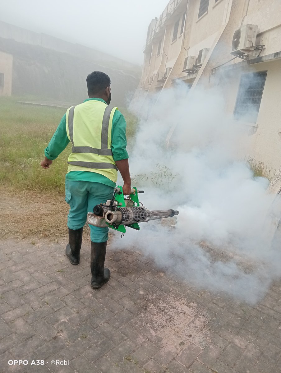 تتقدم إدارة مدرسة طيطام بنين (5-12)
  بجزيل الشكر للأستاذ/ سالم مسلم الكثيري 
 رئيس مركز خدمات طيطام وغدو ببلدية ظفار على جهوده المقدرة في إزالة الحشائش ورش مرافق المبنى المدرسي بالمبيدات وحرصه على إظهار المدرسة بالشكل اللائق . #طيطام_بنين