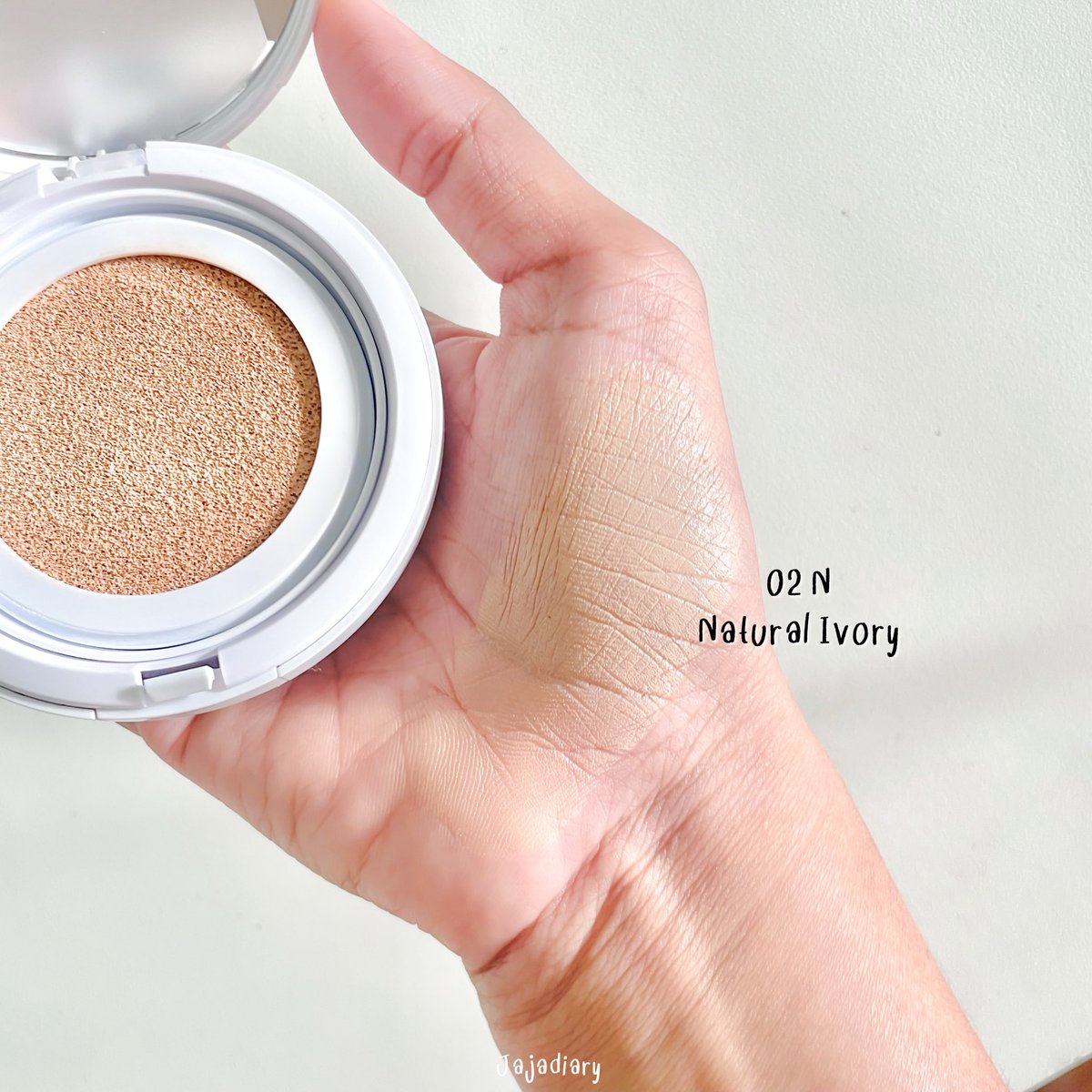 jajadiary's tweet photo. คือรักคุชชั่นตัวนี้มาก 🥹✨ Skintific Perfect Radiant Glow Cushion คุชชั่นโกลว์ที่ออกแบบมาเพื่อคนไทยจริง ๆ แม้วันร้อน ๆ ก็ยังติดทน ไม่ดรอประหว่างวัน 💖 เราชอบตรงที่ผิวดูโกลว์ใสแบบสุขภาพดี ไม่เยิ้ม ไม่เป็นคราบ และยังมีสารบำรุงอย่างเซราไมด์ + ไฮยา เติมความชุ่มชื้นให้ผิวไปด้วย 🫶🏻 เหมือนได้ทั้งงานผิว + สกินแคร์ในตลับเดียว #ใช้จริงรีวิวจริง