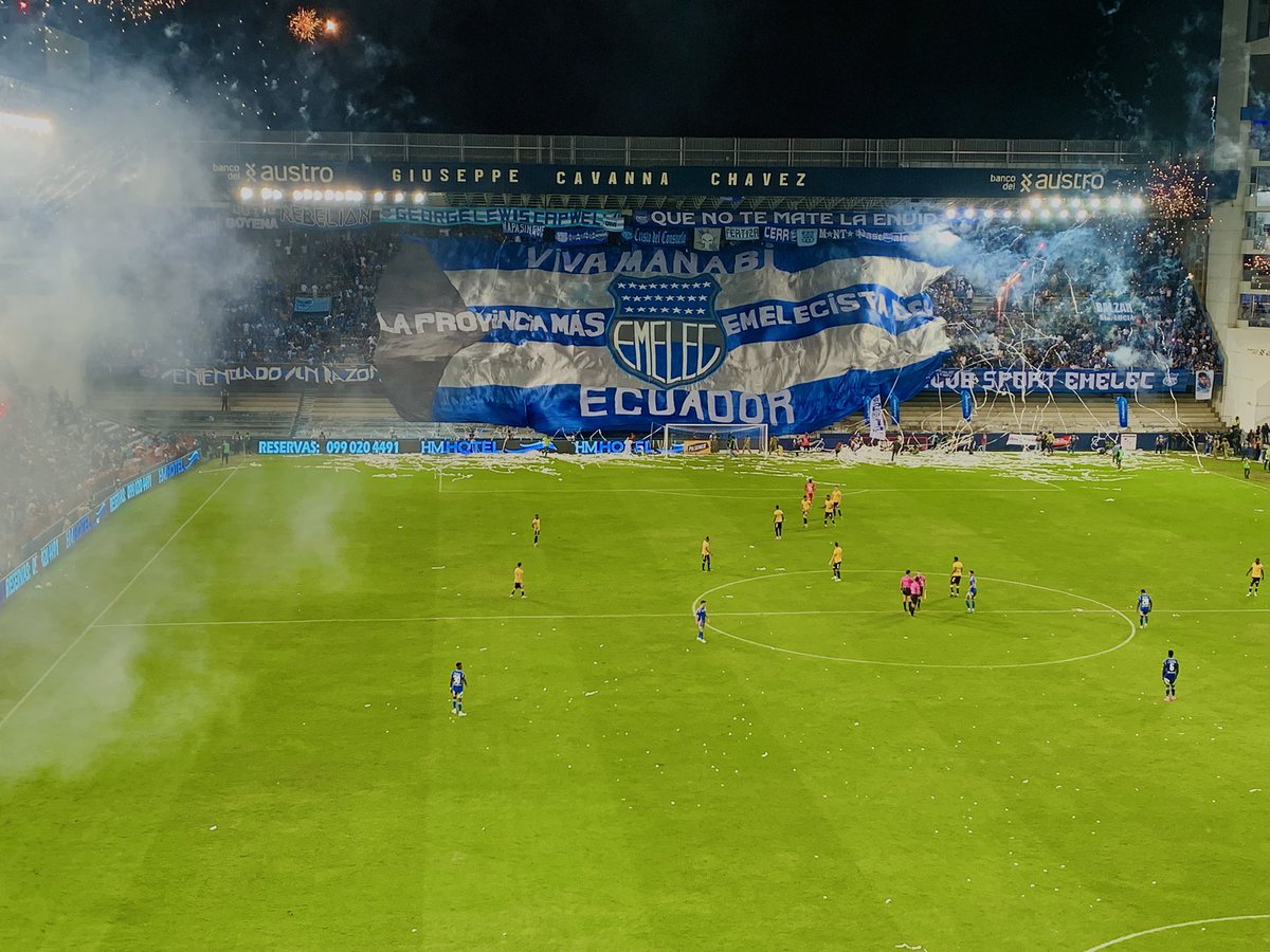 Lo único que puedo decir es que esta hinchada tiene aguante y es impresionante , resultados pasarán pero ya nos levantaremos ABANDONARTE JAMÁS. 
CON EMELEC HASTA EL FINAL 💙⚡️
#Emelec #Ligapro #ClasicoDelAstillero #Ecuador