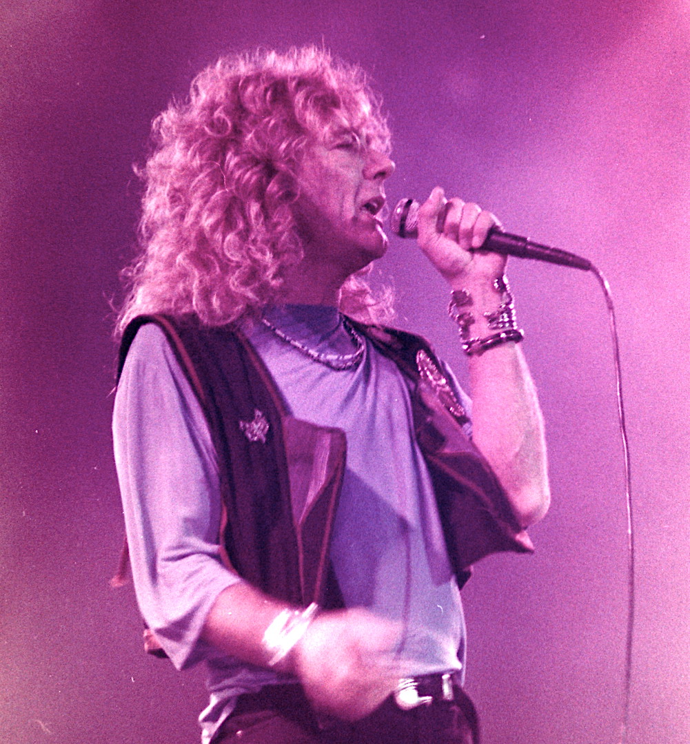 jack9simpson's tweet image. Crappy Scans of some OK snaps I did of a greater singer   (@RobertPlant ) in Winnipeg, MB, in the late 80's