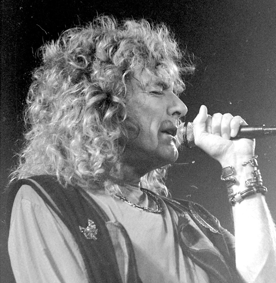 jack9simpson's tweet image. Crappy Scans of some OK snaps I did of a greater singer   (@RobertPlant ) in Winnipeg, MB, in the late 80's