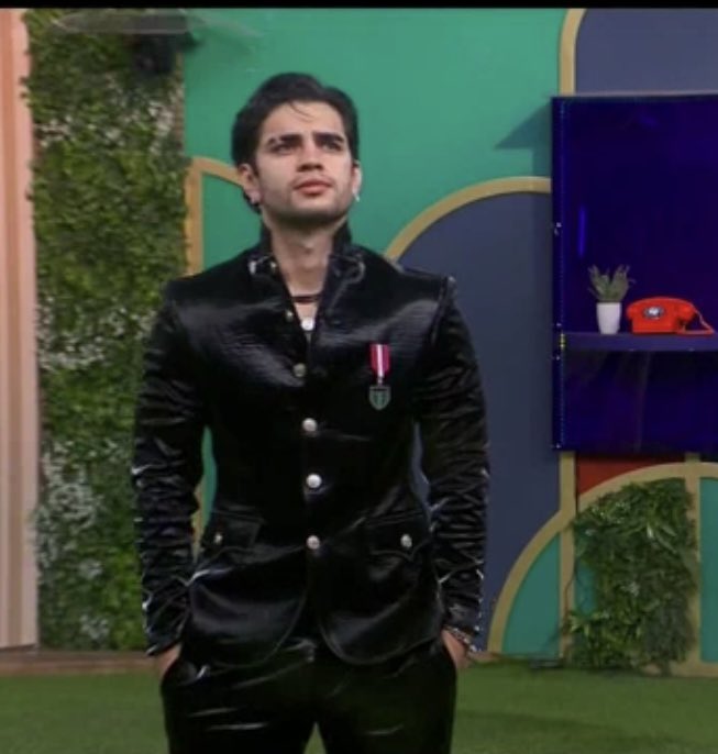 vayavayatv's tweet photo. Aaron  se salva de la eliminación de La Casa de los famosos México #LaCasaDeLosFamososMx https://t.co/xesbrp8zGs