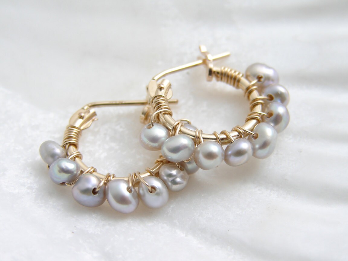JewelryByMikako's tweet image. Small Grey Pearl Hoop Earrings. 14K GF Hoop Earrings. Wire Wrapped Freshwater Pearls. June Birthday. Simple Modern Jewelry by PetitBlue tuppu.net/3ed54e3b  #SmallHoop