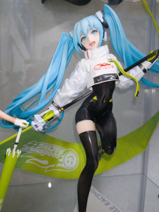 歴代で1番肌露出少ないのにセクシーすぎるだろ… 