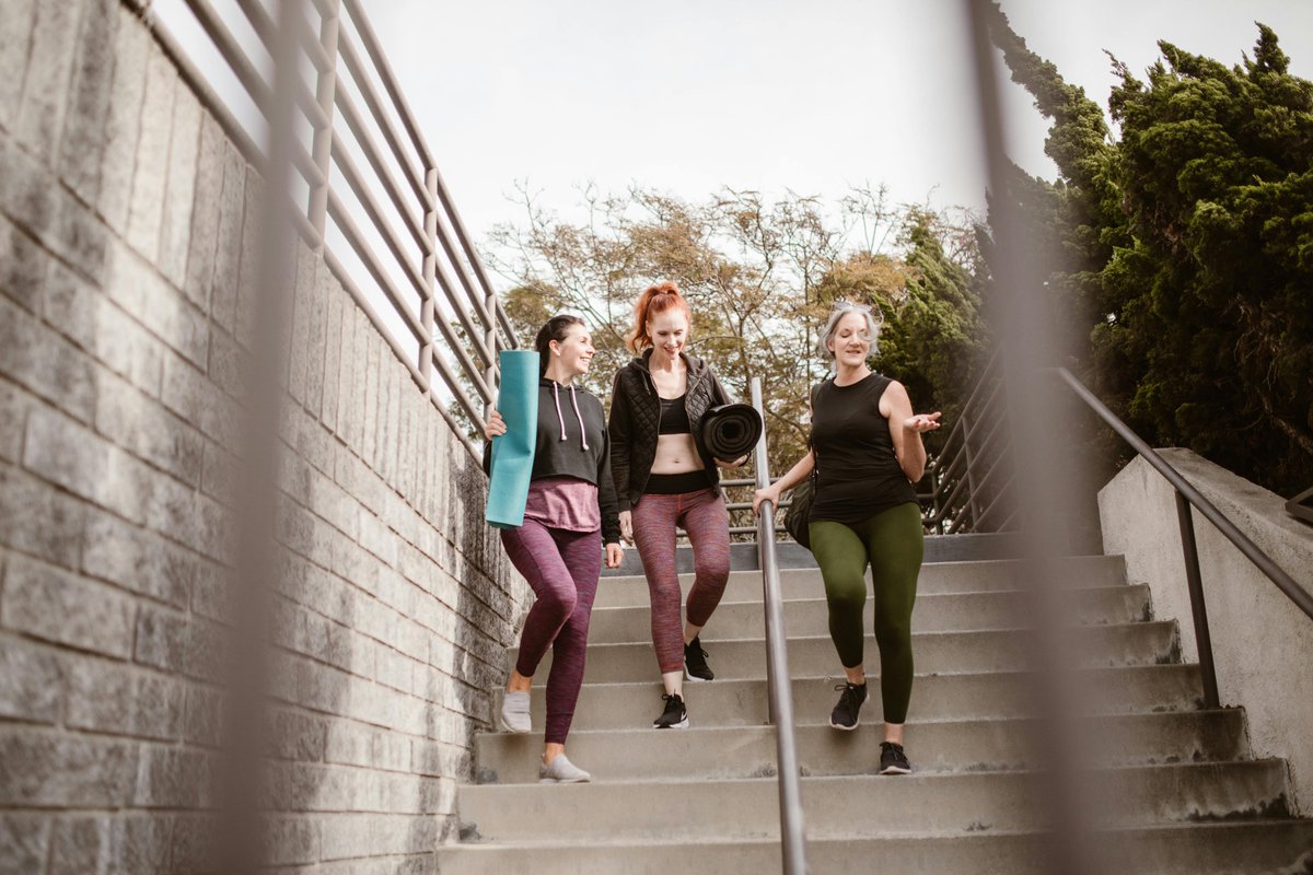 fitforlifeusa1's tweet image. ⚡ Trick: Turn your stairs into a cardio machine. Add ankle weights to intensify your climb!

#CardioHack #StairWorkout #AnkleWeights #HomeFitness #DIYWorkout #LegDayEveryday #HeartHealth #QuickWorkout #NoExcuses #StepUp