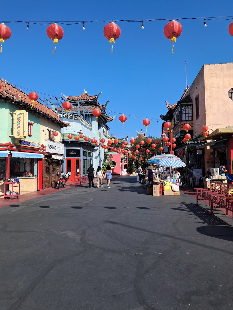 gaelletas's tweet photo. #MoreLA chinatown was so empty 😢 https://t.co/LG50QuJSYx