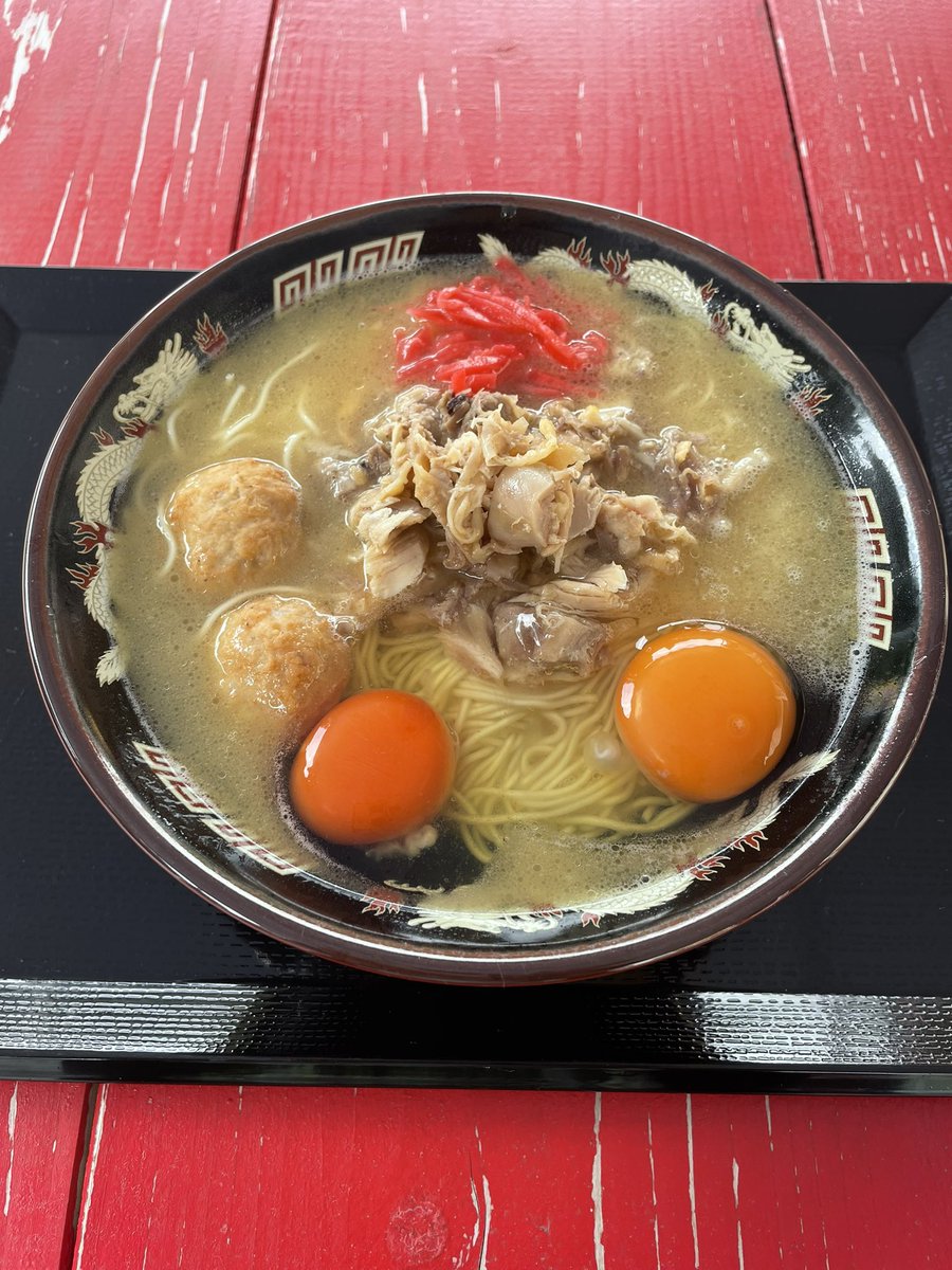今日は田中農場直売所の目の前にある
親鶏中華田中軒でお昼を✨

●鶏白湯ラーメン(紅生姜・生卵2個)
＋ほぐし＋つくね2個

田中農場の濃厚な卵は最高です😍
ただしスープが冷めるので
入れ過ぎには注意❣️

ほぐしとつくねも流石の美味しさで
大満足の一杯でした🤤
本日もご馳走様でした🙏