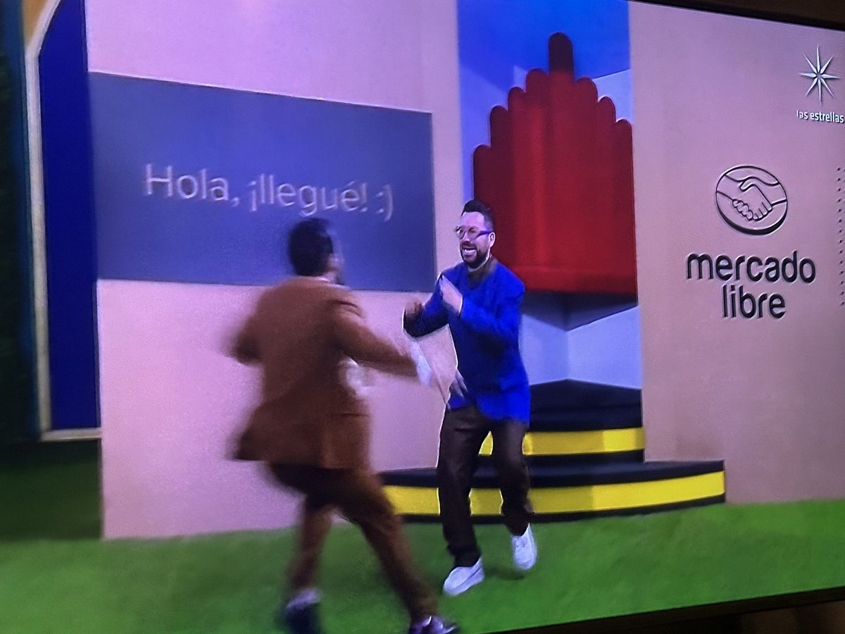 Se queda #Shiky en #LaCasaDeLosFamososMxً3 es un respiro para #teamdia 

Este triunfo le da un bajón al #TeamNoche pero hace el juego no se ponga monótono con un solo equipo ganando siempre