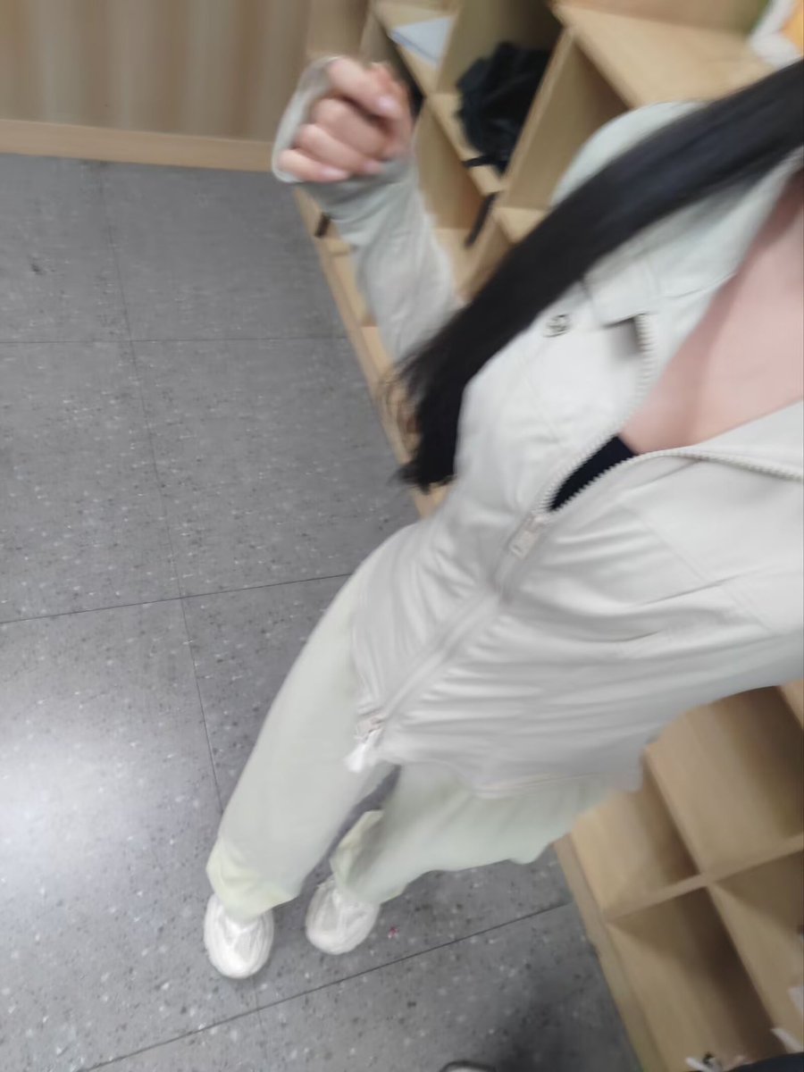 QaQbbbbbbb's tweet photo. 谁想吃 #母狗 #白虎 #萝莉 https://t.co/uFIXMBjZiq