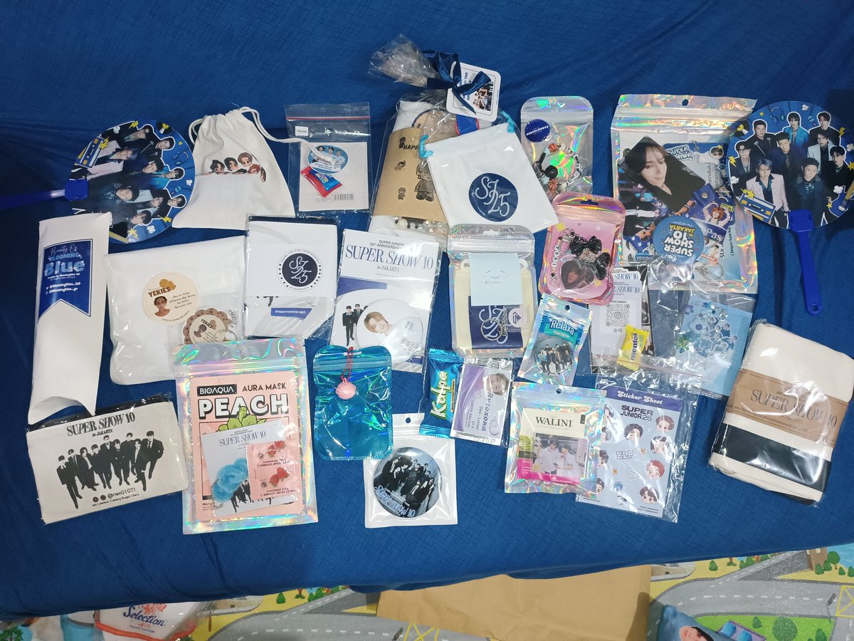 Mungkin ini freebies terbanyak yg gw dapat selama nonton konser, thank you ya <a href="/grlcynn/">Cynn</a> kak <a href="/Yessay83/">Calon Mertua Yesung 🍉</a> <a href="/sayyyurrr/">Ay 🍒</a> <a href="/BloomingBlue_GO/">Blooming Blue 💙</a> <a href="/dyanayaja/">journalnyasari</a> <a href="/urHappinesStore/">HAPPINESSGO OPEN SHARING WH HANDCARRY CHINA</a> <a href="/masweetescape/">🦄</a> <a href="/Rien01071/">Rien01071</a> <a href="/Awe_Of_/">Hayyyyy || SEE YOU HIGHLIGHT IN 2026</a> <a href="/anemonesreefs/">Annemone</a> <a href="/Aniyun3/">Aniyun</a> <a href="/watashiIcha/">ɪᴄʜᴀ ᥫ᭡</a> <a href="/_jungsooheechul/">🐥Iteuk-Ichul🍒</a> <a href="/jigglypawfie/">valerie ♡s heenim</a> <a href="/YecaYesungelf/">Rain 🌸</a> >>