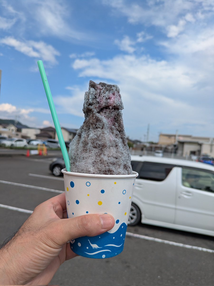 福山
キッチンカーがれわんのかき氷🍧
うんまぁ〜🤣
これで250円😎