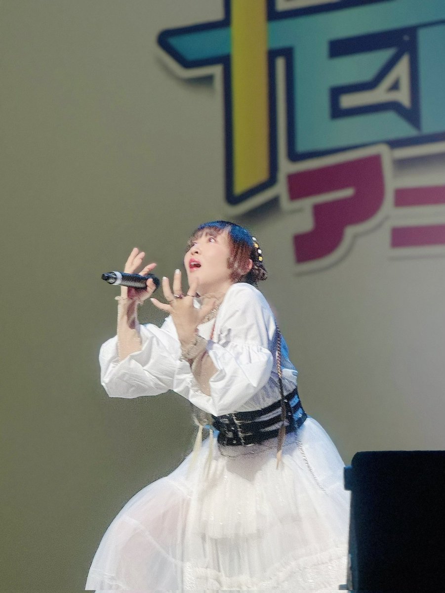 ✨ あっちゃん✨ コスモス咲いてました✨ それにしても急に寒くなりすぎです