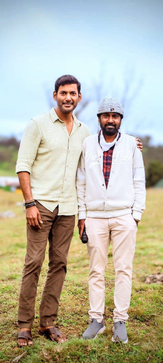 VishalTrends_'s tweet image. #Magudam 3rd Schedule Begins 🎬  
The action-packed blockbuster is loading 💥  

A perfect treat awaits all fans 🔥💣
Get ready for an intense cinematic ride 🚀

@VishalKOfficial @dir_raviarasu