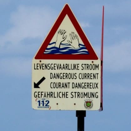 Bewolkt, ca. 17°C. Hoogwater 09.30u en laagwater 17.08u. Er staat een krachtige ZW wind kr. 6. Hierdoor  stroomt het hard. Dit levert risico's op voor zwemmers en watersporters!