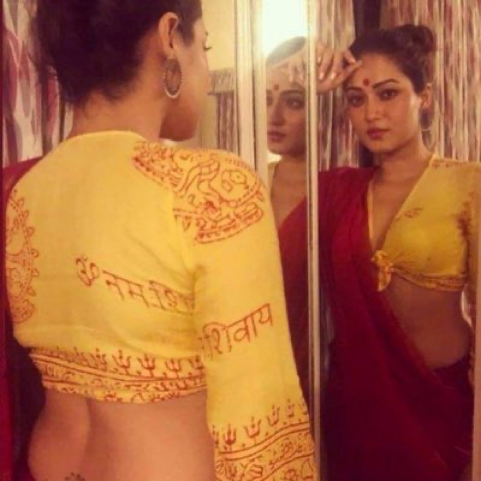 Good Morning 

Kaise lag rhi hoon mein ????