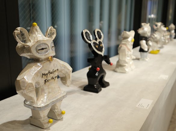 suikyo_sha's tweet photo. 阪急メンズ東京にてOLI作品集「THE WARP」本日も発売中です。一階入ってすぐのVACANT ROOM×Empathy Galleryグループ展会場でお待ちしております。

【展示アーティスト】
瀬戸優、宮岡貴泉、OLI
9/10-16 12:00 〜 20:00
土日祝日11:00〜20:00 https://t.co/sDc0gzXxAw