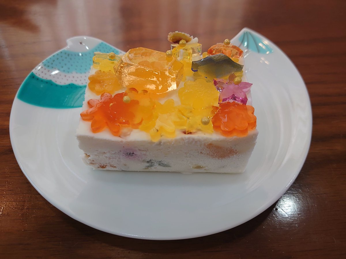 ragyu's tweet photo. 宝石のカッサータ
マンゴーとレモン✨
美しすぎる〜💛
自分へのご褒美です！ https://t.co/laeYiiTdSY