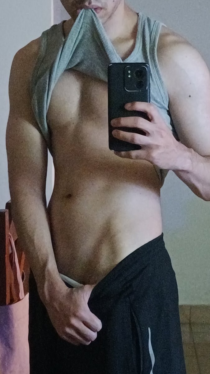 facuu_ram's tweet photo. Ando muy calientee 🥵 like y rt y mando foto verga al dm 🍆🔥 https://t.co/zpOqb96dEs