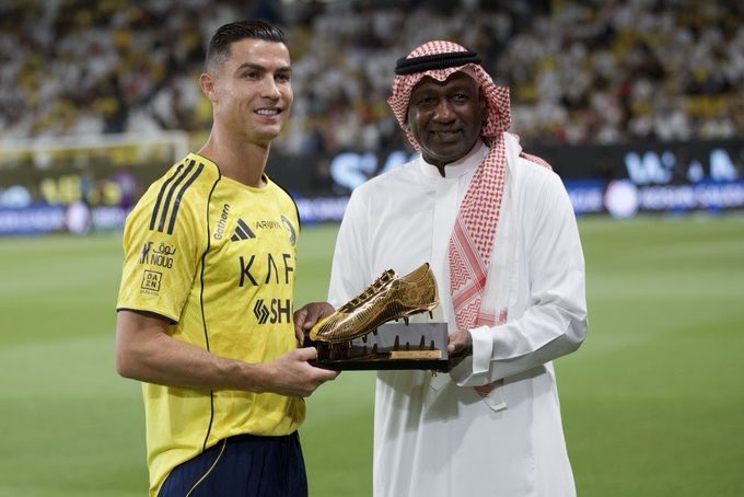 اساطير العالم 
تحكي فخامة #النصر 💛💙 .