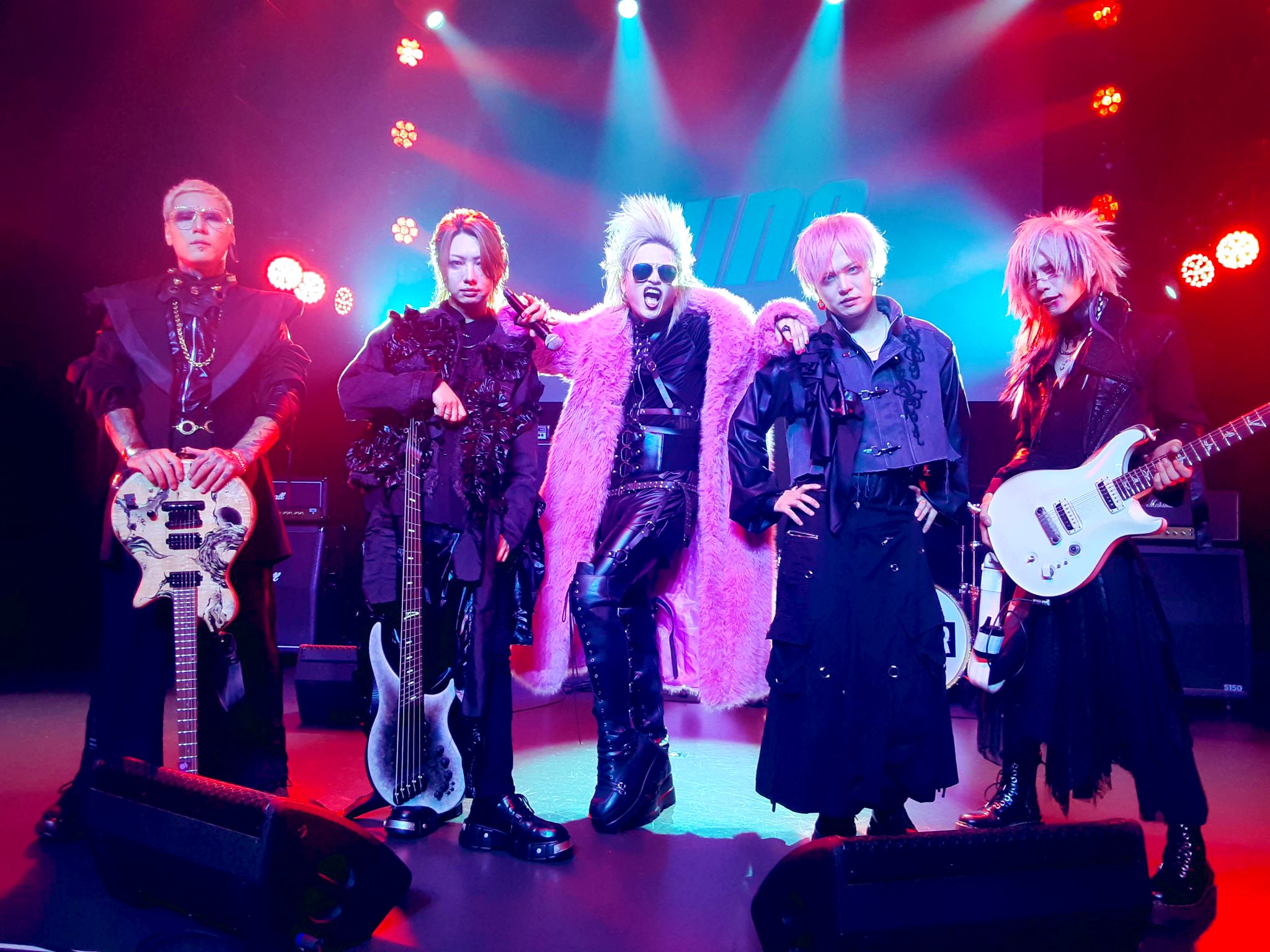 RAZOR 剣 直筆サイン入りアーティスト写真 BIOGRAPHY | アーティストアリーナ