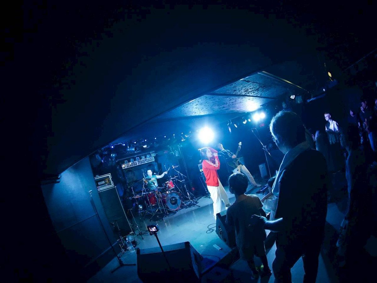 ran_charo's tweet image. 本八幡route14ありがとうございました！
初めてでしたがスタッフの方も優しく、出演者の皆さんもとっても仲が良さそうで素敵な雰囲気でした！
そしてめちゃくちゃかっこいい演奏ばかりだった！
お話してくれた方々ありがとうございました！写真もありがとうございます！
またよろしくお願いします❤️‍🔥