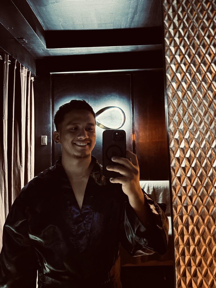 Jong921409's tweet photo. Straight from the Airport - My Birthday last night was a blast! Thank you Infinity Spa Davao! #IsDa #InfinitySpaDavao #ChocolateSparty #IsMak #InfinitySpa https://t.co/WIgS4SyFSZ