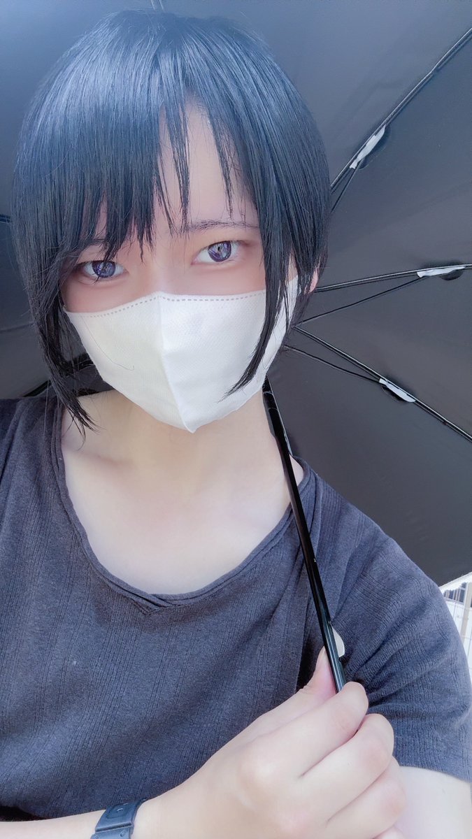 傘持ってないとすぐ雨降ってきます