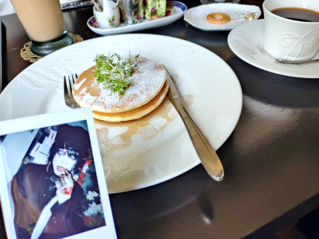 「パンケーキ」|明科久のイラスト