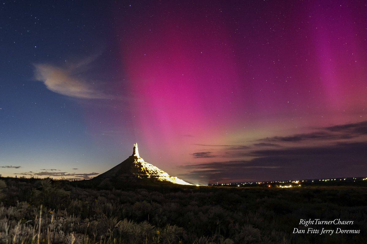 Jerry_Doremus's tweet image. #Aurora #ChimneyRock   @KNEBStormCenter #StormHour #ThePhotoHour #Nebraska   8:17 pm 9/14/25