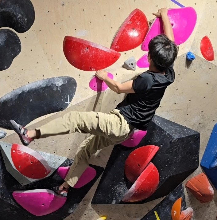 00년생이구요
클라이밍합니다
게임도 합니다
본계 어이없는 걸로 정지먹어서 다시 팠읍니다
잃어버린 트친들 찾아요....
알티 좀.....
# 게친소