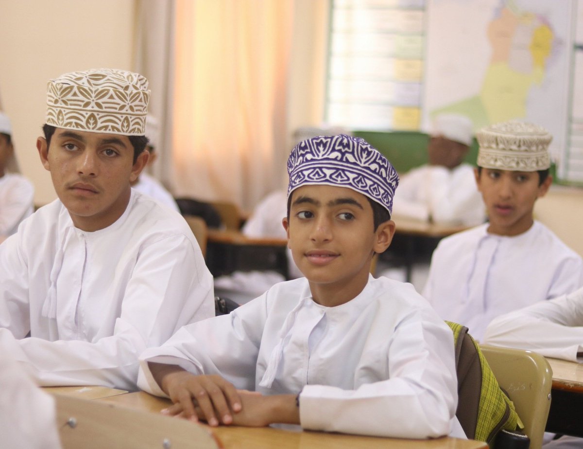 EduGovSsq5201's tweet photo. قدم الاستاذ عبدالله الساعدي أخصائي الأنشطة بمدرسة السلطان قابوس نبذه تعريفية حول جائزة الجمعية العمانية للكتاب والأدباء والإبداع حيث وضح للطلبة  ضوابط و شروط  الجائزة وتم تشجيع الطلبة للمشاركة لإبراز مواهبهم وصقلها . https://t.co/PZKWfSvXIM