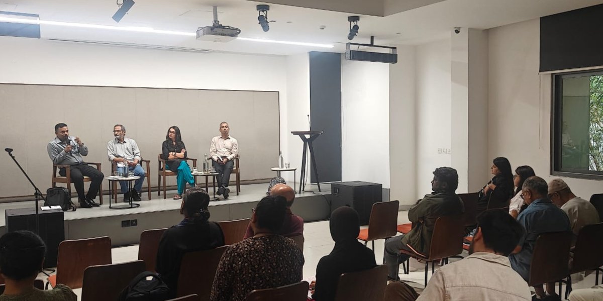 NLSIUofficial's tweet image. #BookDiscussion

#NLSIU organised a discussion on the volume ‘The Cambridge Companion to Periyar,’ edited by @ARV_Chalapathy (Professor, Madras Institute of Development Studies) and Dr. @KRManoharan (Assistant Professor, NLSIU).

Dr. Manoharan was joined by @krishnaswamysud,…