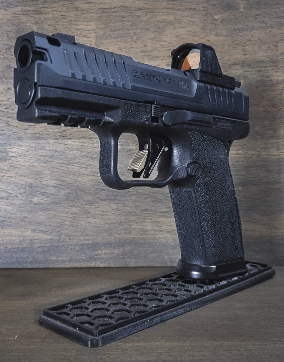 Conspiranon's tweet photo. New EDC. Ditched the sig. Goin with the MC9 Prime now, with the M01 dot. https://t.co/7LlXgKgvBJ