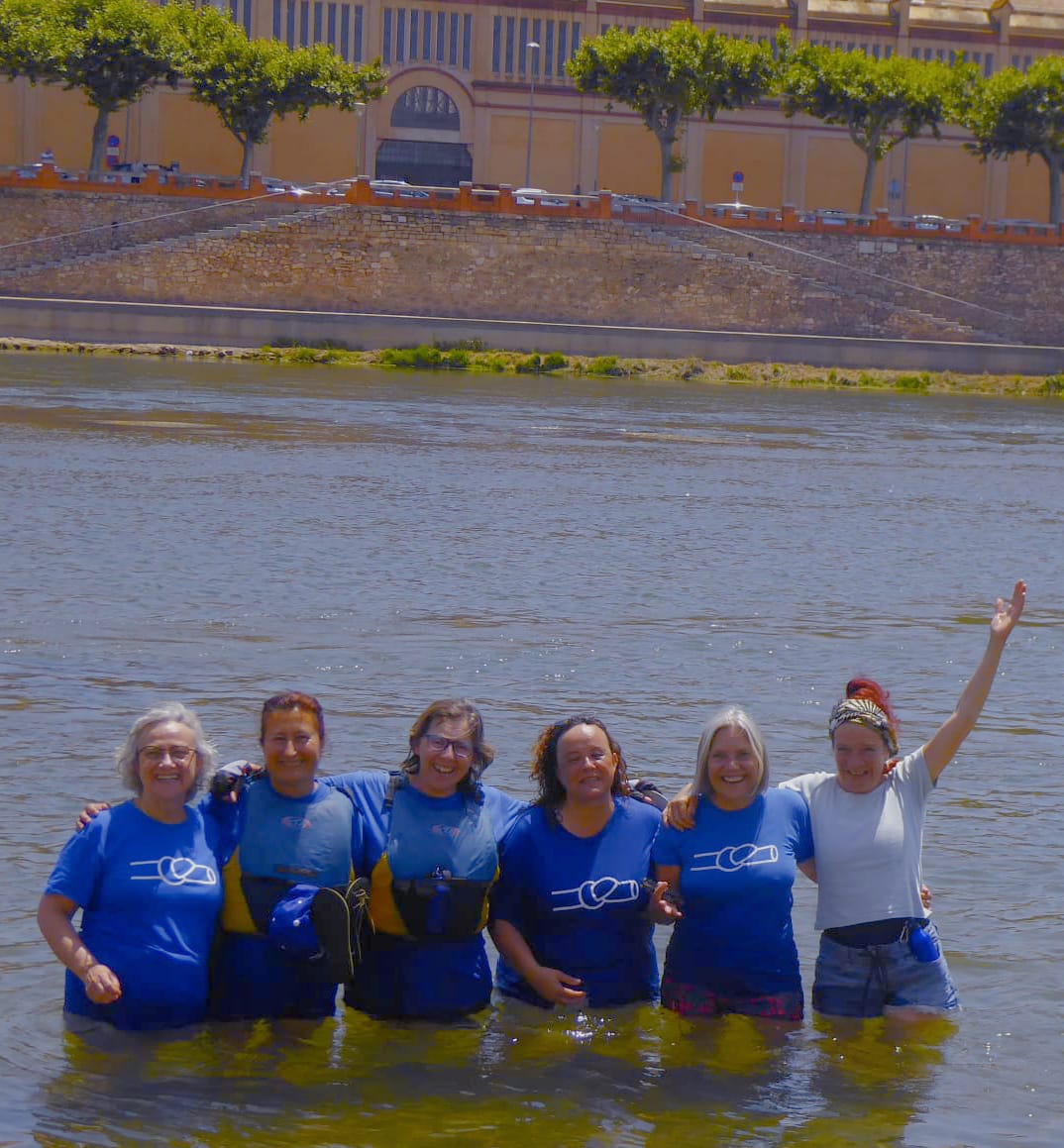 Avui, 15/9/25 la <a href="/PDE/">Defensa de l'Ebre</a> fa 25 anys com moviment social.
Les dones han sigut importants en aquest moviment social en defensa del riu Ebre, el delta i les Terres de l'Ebre. Grans dones del mercat de #Tortosa i de la resta de pobles q mantenen l'empenta fa tants anys.
#25anysPDE