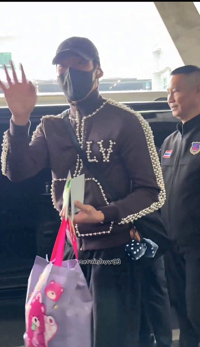 250915] Bambam | #updates Bambam spotted at the airport. Dressed