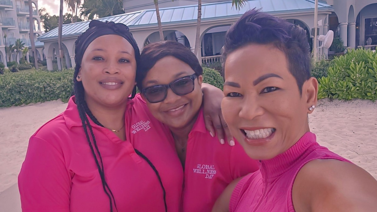 wellness_day's tweet photo. Kindness is powerful medicine. Hold the door, share a smile, or surprise someone with a thoughtful message. 🌸😊

#GlobalWellnessDay #ReconnectMagenta #GWD2025 #KindnessMatters #7StepManifest #DoAGoodDeed https://t.co/RfMssGf1Df