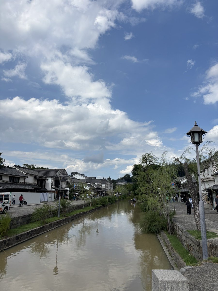 lucy307's tweet photo. 美観地区の川が
黄金色になっています
とても珍しい
なにからいいことありそうだね
#美観地区#ラッキースポット
#今だけ#倉敷 https://t.co/VAyvSCRw2Y