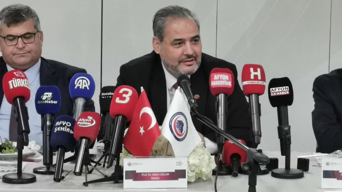 AFYONKARAHİSAR'DA SAĞLIK UTANCI: AFSÜ VIP KLİNİĞİYLE HALKIN VERGİLERİ ELİTLERİN KONFORUNA HARCANIYOR

🚨 Halk kuyruklarda beklerken, protokol için VIP kapılar açıldı!

Afyonkarahisar Sağlık Bilimleri Üniversitesi (<a href="/afsurektorluk/">Afyonkarahisar Sağlık Bilimleri Üniversitesi</a>), pandemi döneminde kapatılan VIP Polikliniği’ni