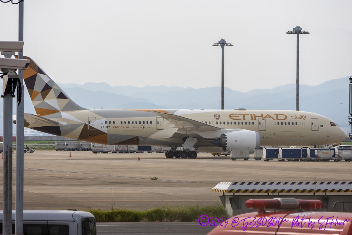 Tga380800's tweet photo. Airline:Presidential Flight
Aircraft:B787-8
Locations:KIX
Date:14/09/2025
Remarks:United Arab Emirates-Presidential Flight/Abu Dhabi Amiri Flight
#KIX #KansaiInternationalAirport #関西国際空港 #RJBB
#PresidentialFlight #プレジデンシャルフライト #MO
#Boeing #B787 #B7878
#飛行機好きな人と繋がりたい #飛行機好きな人 #飛行機写真