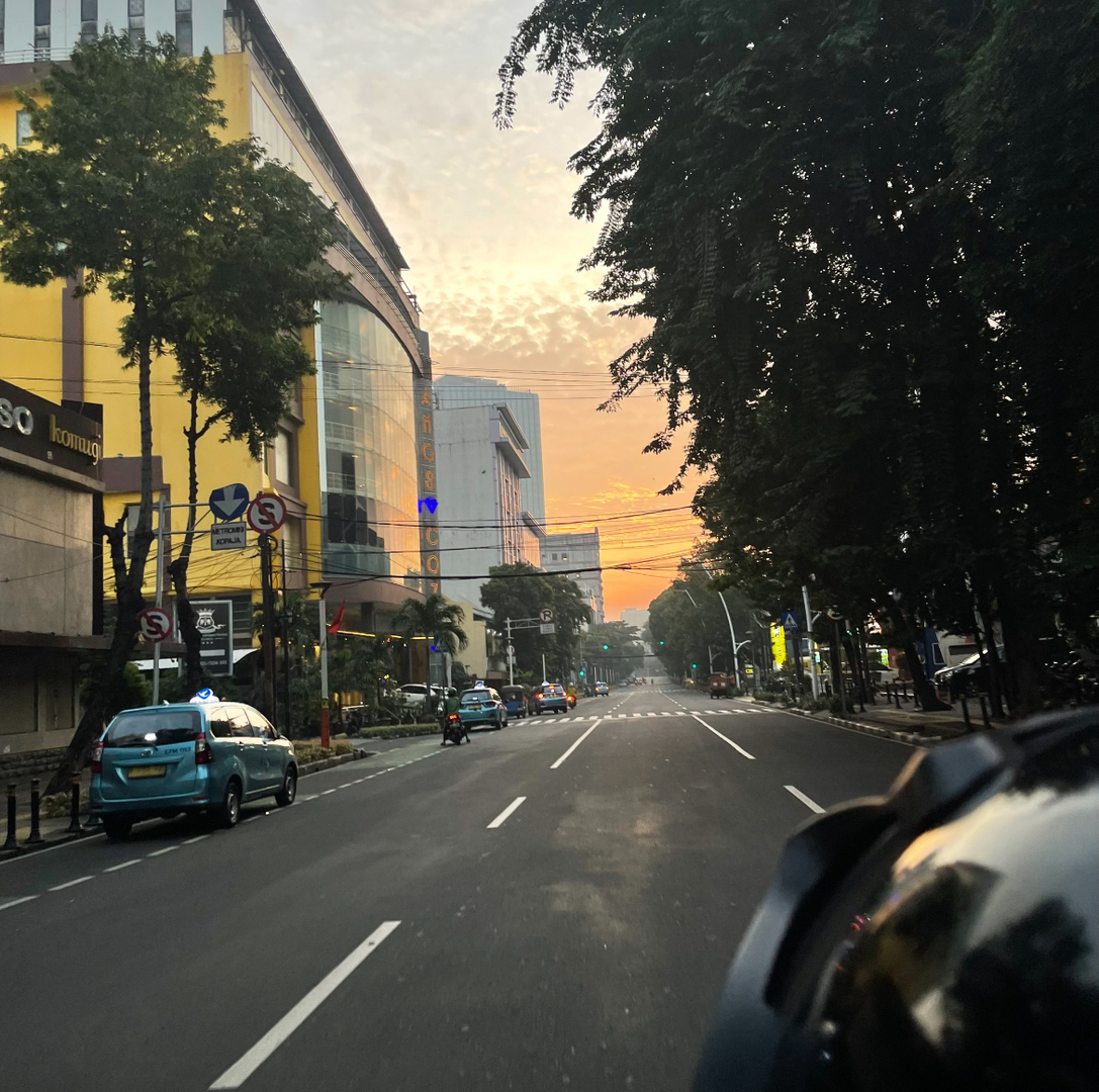 baseconvo's tweet photo. 🤍 KANGEEEN JAKARTAAA aaaa mau tukuu, animoo, calf, mau keprabon, chagee, mauu main di blok M, mau naik TJ MRT 😭 mau fomo jugaa hiks apa2 cmn ada di jakarta 💔💔 https://t.co/BAg94qjvnR